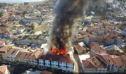 Burdur'da bir pansiyonun çatı katında yangın çıktı
