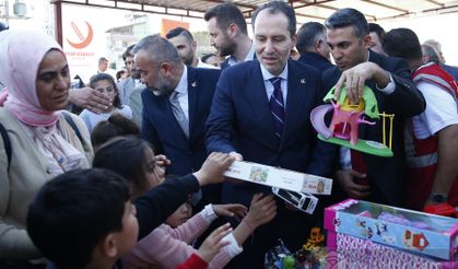 Erbakan, Hatay'daki çadır kentleri ziyaret etti