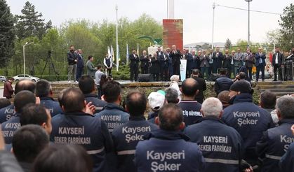 Bakan Akar, Kayseri'de işçilerle bir araya geldi