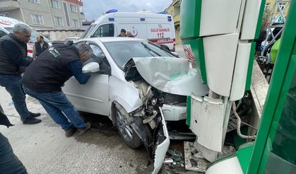 Bursa’da araçlar benzin istasyonunda çarpıştı