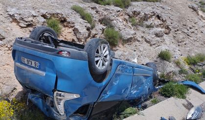Sivas'ta takla atan otomobildeki 2 çocuk yaralandı