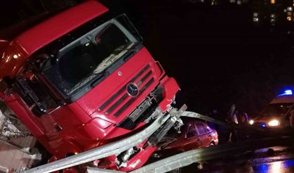 Zonguldak'ta tır devrildi, 1 kişi yaralandı