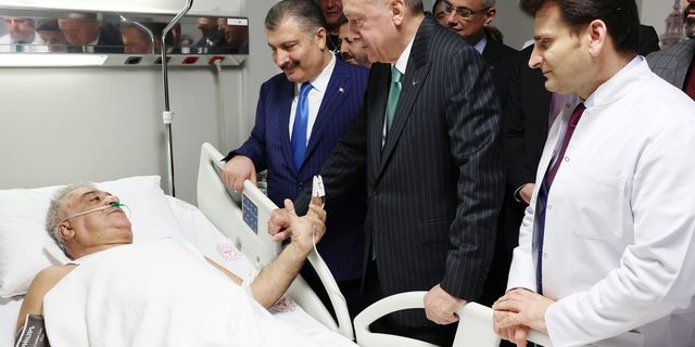 Cumhurbaşkanı Erdoğan Eski Başbakan Binali Yıldırım'ı Hastanede Ziyaret Etti