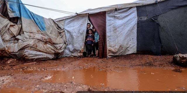 Suriye'de evsiz kalan mültecilerin içler acıtan görüntüleri