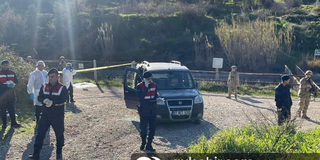 Antalya'da bir araçta 3 ceset bulundu