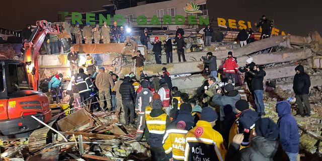 Malatya'da 19 saat sonra enkazdan 1 kişi kurtarıldı