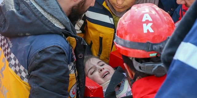 İslahiye'de baba ile kızı depremin 132. saatinde kurtarıldı