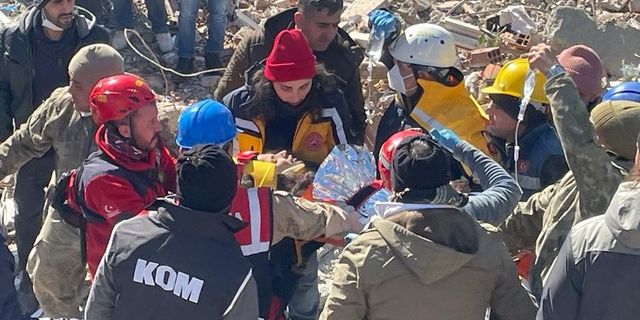 Adıyaman'da, depremin 152. saatinde bir kişi kurtarıldı