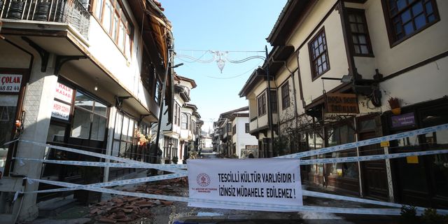 Malatya'nın tarihi yapıları depremlerde hasar aldı