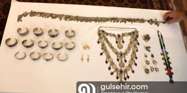 Afgan kadındar depremzedeler için altınlarını yolladı