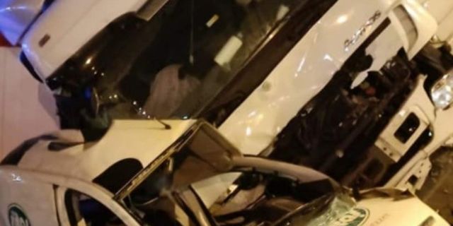 Aksaray'da feci kaza! Tır ile hafif ticari araç çarpıştı