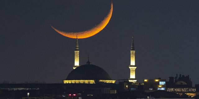 İstanbul'da hilal manzarasından kareler