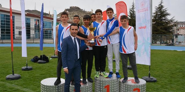 Nevşehir'de puanlı atletizm müsabakaları düzenlendi