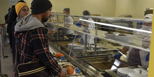 İzmir'de 4 Üniversitede Ücretsiz Yemek Dağıtımı Başlıyor
