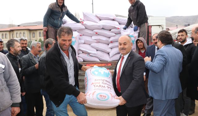 Sivas'ta çiftçilere arpa tohumu dağıtıldı