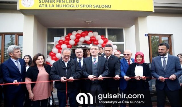 Kayseri'de 15 yıl önce vefat eden öğretmenin ismi spor salonuna verildi