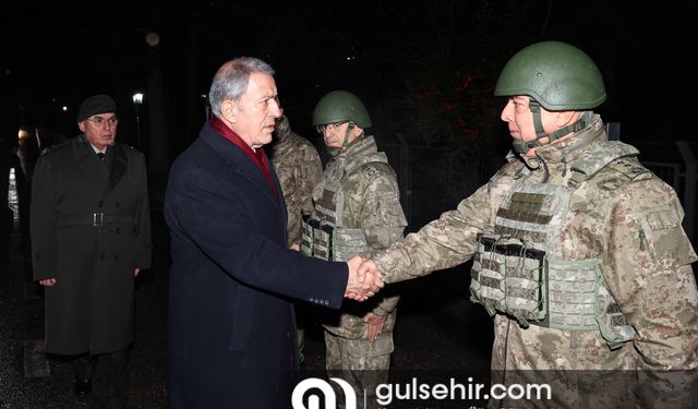 Milli Savunma Bakanı Akar, Gazi Osman Paşa Kışlası'nı ziyaret etti