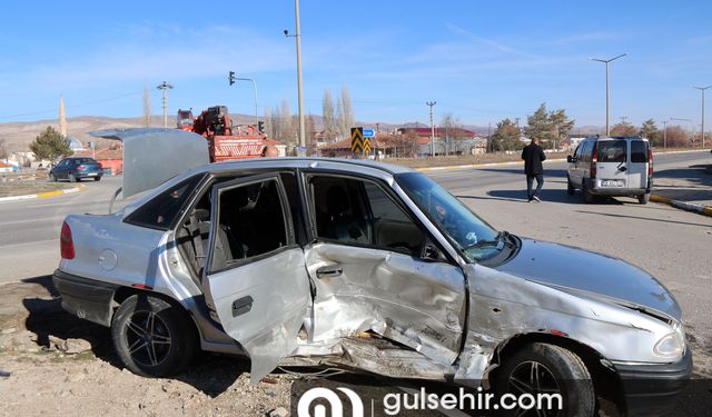 Sivas'ta otomobil kazası, 4 yaralı