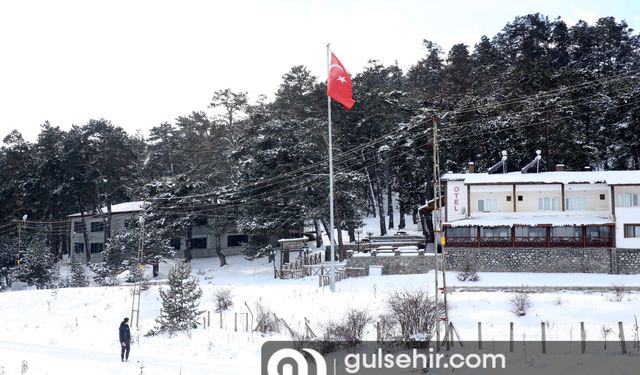 Sivas'ta Eğriçimen Yaylası beyaz örtüyle kaplandı