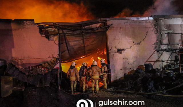 Çatalca'da fabrikada çıkan yangın başka fabrikaya da sıçradı