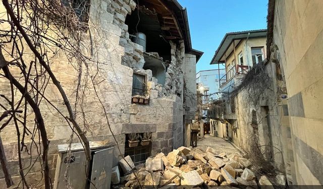 Tarihi Antep evleri de depremde hasar aldı