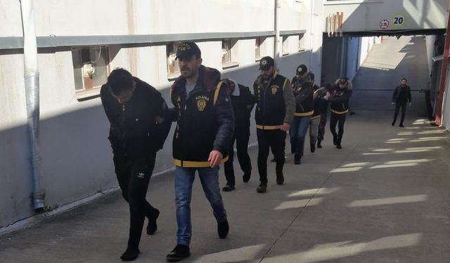 Adana'da deprem yerlerinde hırsızlık yapanlar tutuklandı