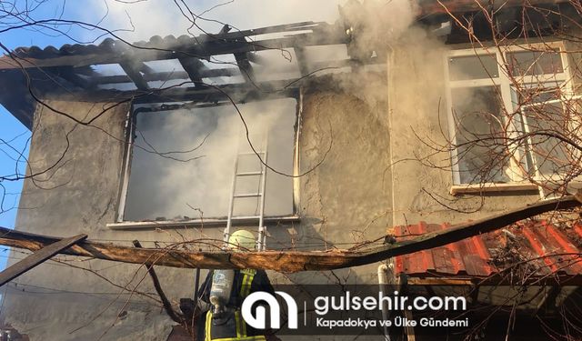 Kastamonu'da 2 katlı evde yangın çıktı, 1 ölü