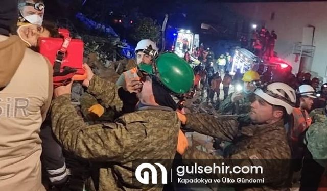Kosovalı ekipler iki kişiyi 162 saat sonra enkazdan kurtardı