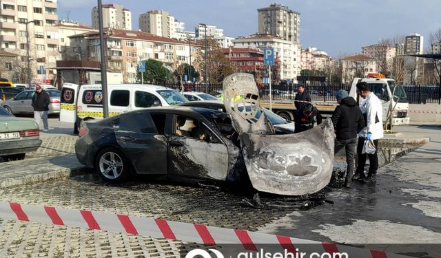 Kadıköy'de hastane otoparkında yangın, 2 araç hasar gördü