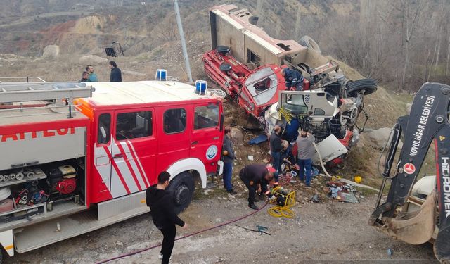 Sivas'ta vinç devrildi sürücü ağır yaralandı