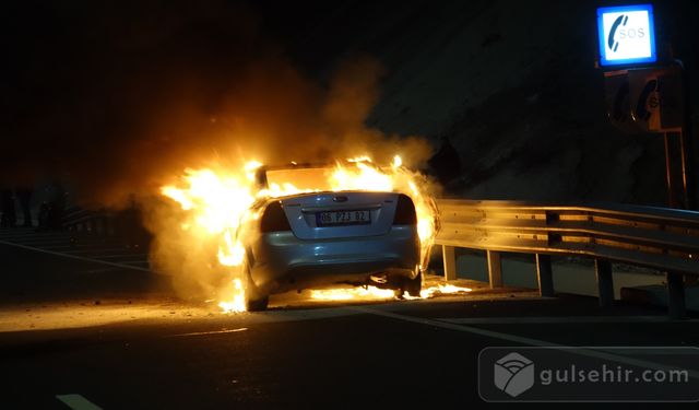 Kahramanmaraş'ta tünel çıkışında otomobili alevler sardı