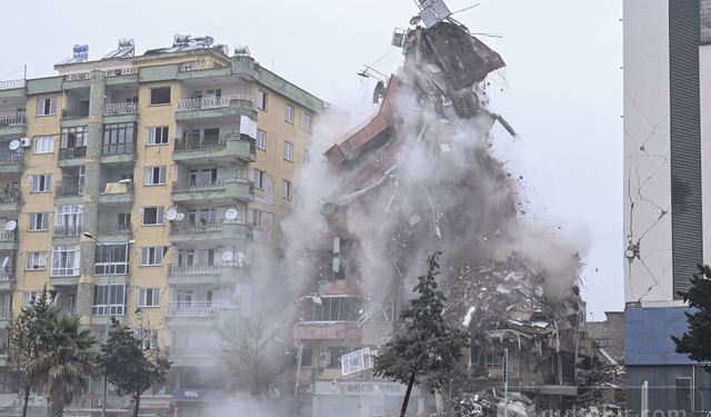 Kahramanmaraş'ta yıkım çalışmaları devam ediyor