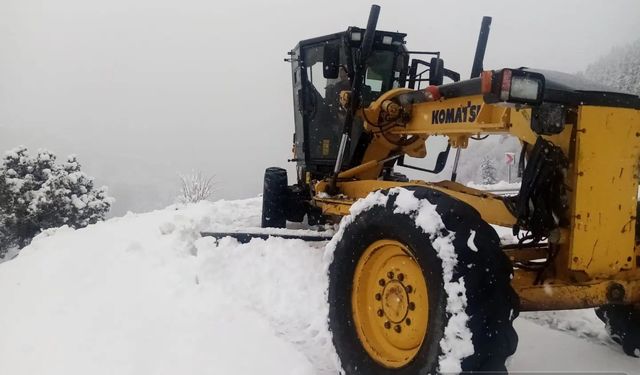 Sivas'ta yoğun kar 95 köy yolunu ulaşıma kapattı