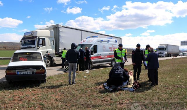Sivas'ta tır ile otomobil çarpıştı, kazada 3 kişi yaralandı
