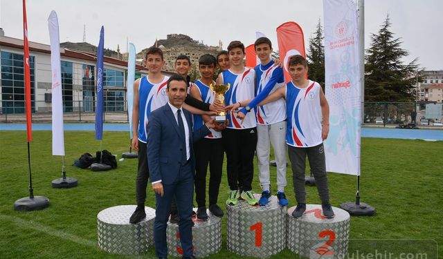 Nevşehir'de puanlı atletizm müsabakaları düzenlendi