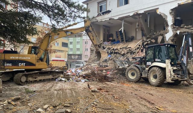 Depremden etkilenen Göksun'da 6 binden fazla bina yapılacak
