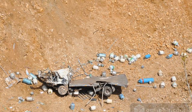 Konya'da tüp yüklü kamyon uçurma düştü! 1 ölü