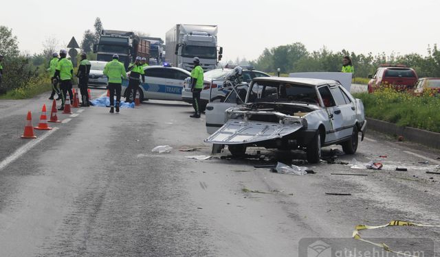 Manisa'da otomobil refüje çarptı, 1 kişi öldü