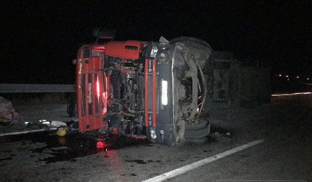 Sivas'ta tırla otomobil çarpıştı, 2'si çocuk 4 yaralı