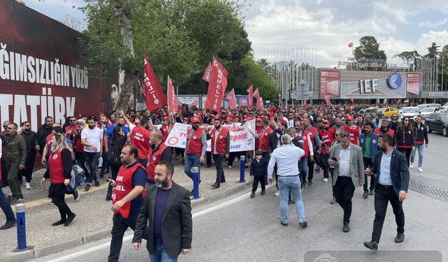 İzmir Büyükşehir Belediyesinde bazı çalışanlar iş bıraktı