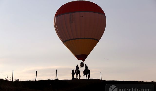 Kapadokya'da turistler bayrama göklerde girdi