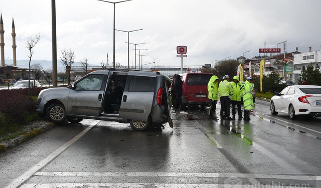 Sivas'ta zincirleme kaza ulaşımı aksattı