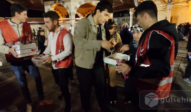 YRP Nevşehir Gençlik Kolları'ndan ikram