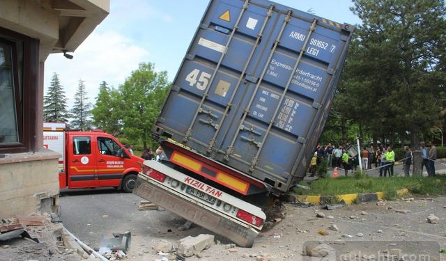 Nevşehir'de feci tır kazası kameralarda