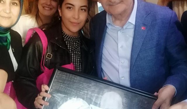 Binali Yıldırım ve eşine Nevşehir AKP'den hediye