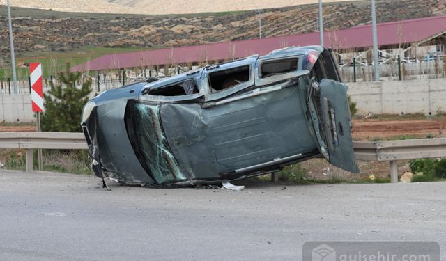 Sivas'ta ticari araç ile tırın çarpışma anı kameralarda