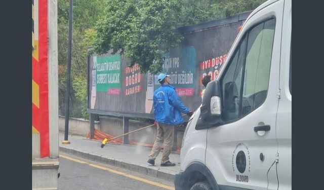 Selahattin Demirtaş billboard afişleri asılıyor