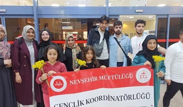 Nevşehirli gençler Umre'den döndü