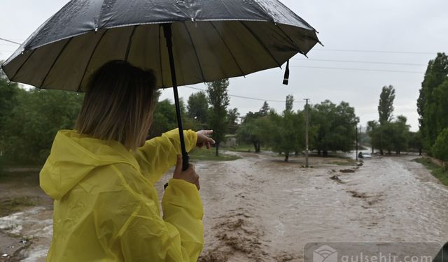 Valimiz İnci Sezer Becel su baskını sonrası incelemelerde bulundu