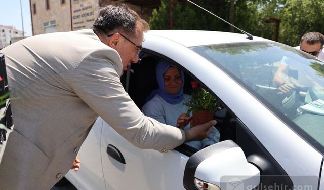 Mehmet Savran, Arefe günü mezar ziyaretleri yaptı